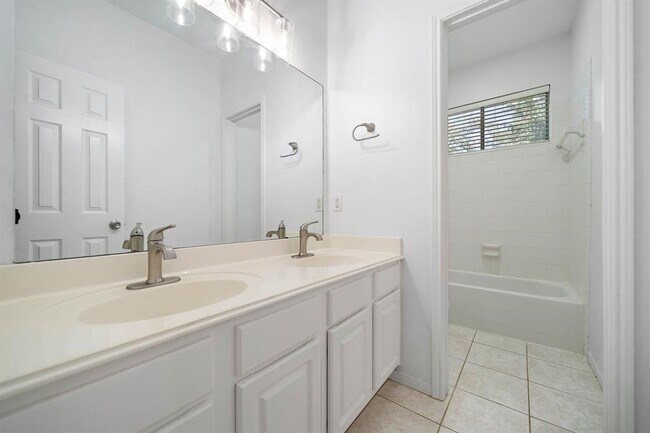 Building Photo - 23202 Sawleaf Cir