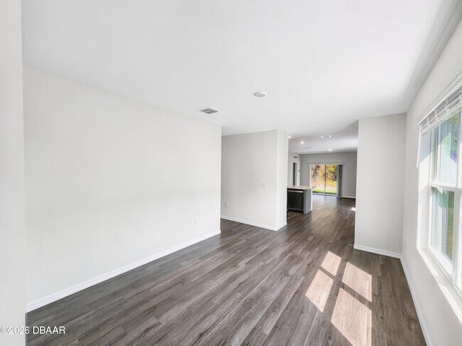 Building Photo - 982 Commons Wy