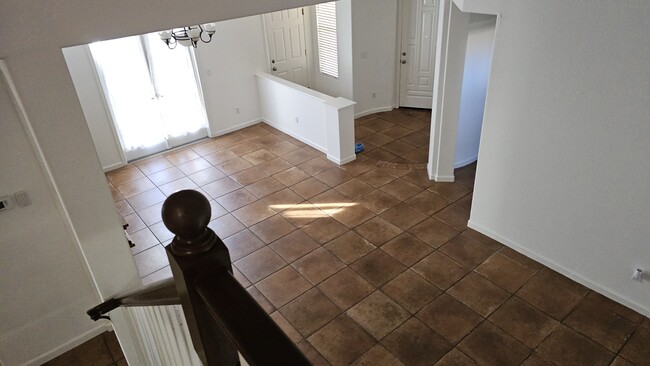 Building Photo - 5012 Crest Dr