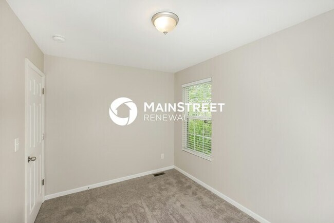 Building Photo - 3 Bedroom Pet-Friendly Home in LOUISVILLE, KY with Main Street Renewal