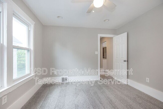 Building Photo - 3694 E 147th St