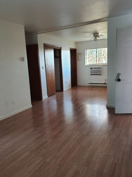 Building Photo - 712 Cedar Dr