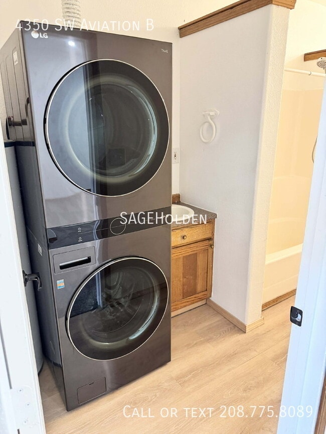 Building Photo - 4350 SW Aviation Dr