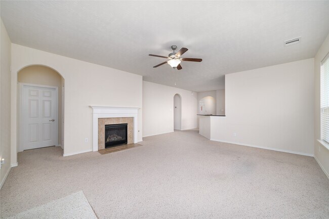 Building Photo - 16907 Great Oaks Glen Dr