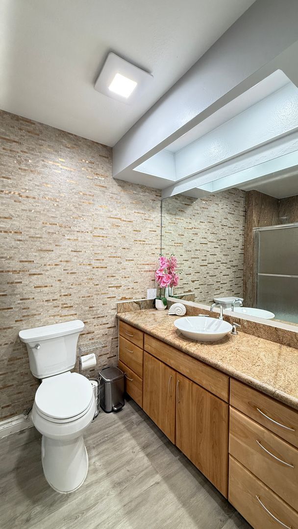 Building Photo - Furnished Ranch-Style Home with Casita – O...