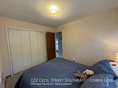 Building Photo - 122 Cecil St SE