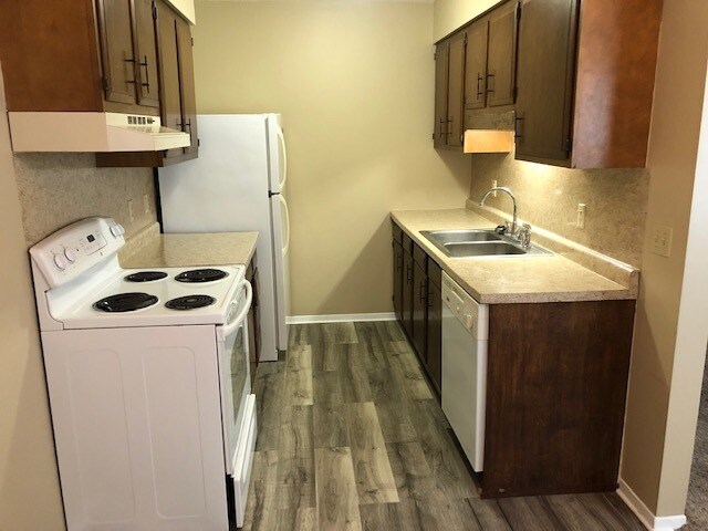 Building Photo - 2112 Melanie Ln