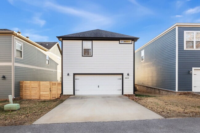 Building Photo - 3813 W Pawnee Rd