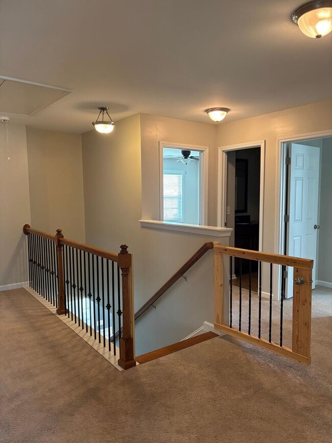Building Photo - 2290 Presidio Dr