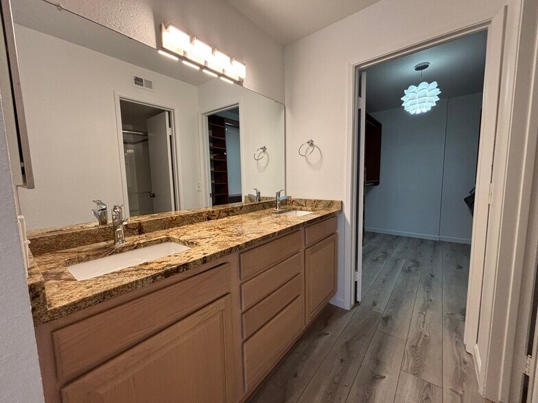 Main Bathroom - 5221 N 24th St