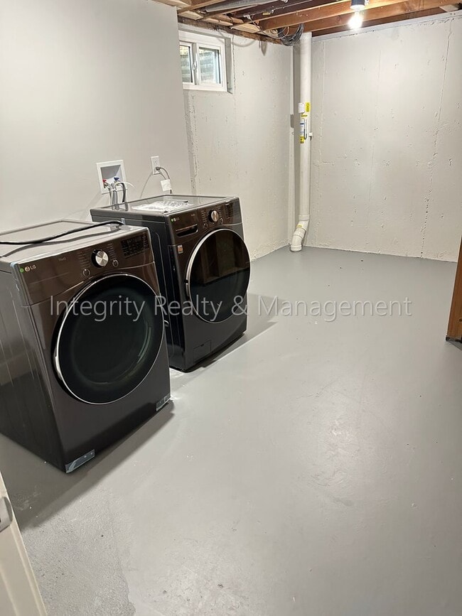 Building Photo - 3092 W Layton Ave