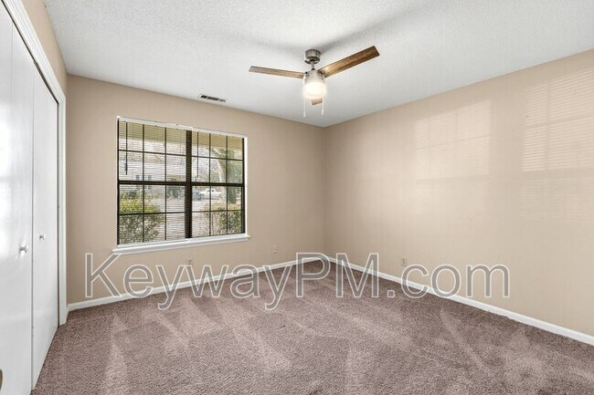 Building Photo - 912 Jones Dr