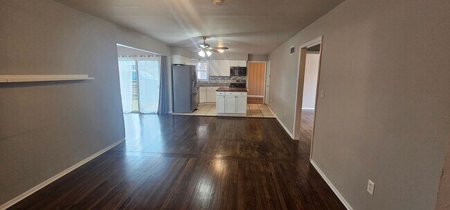 Building Photo - 2513 Hillcrest Dr