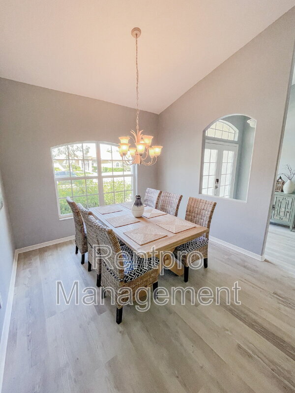 Building Photo - 2137 Date Palm Way