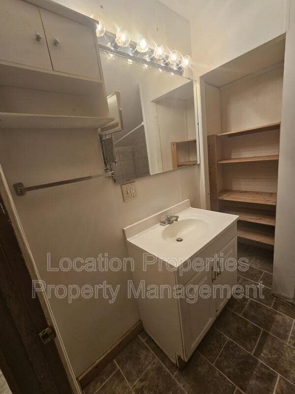 Building Photo - 925 Alabama St