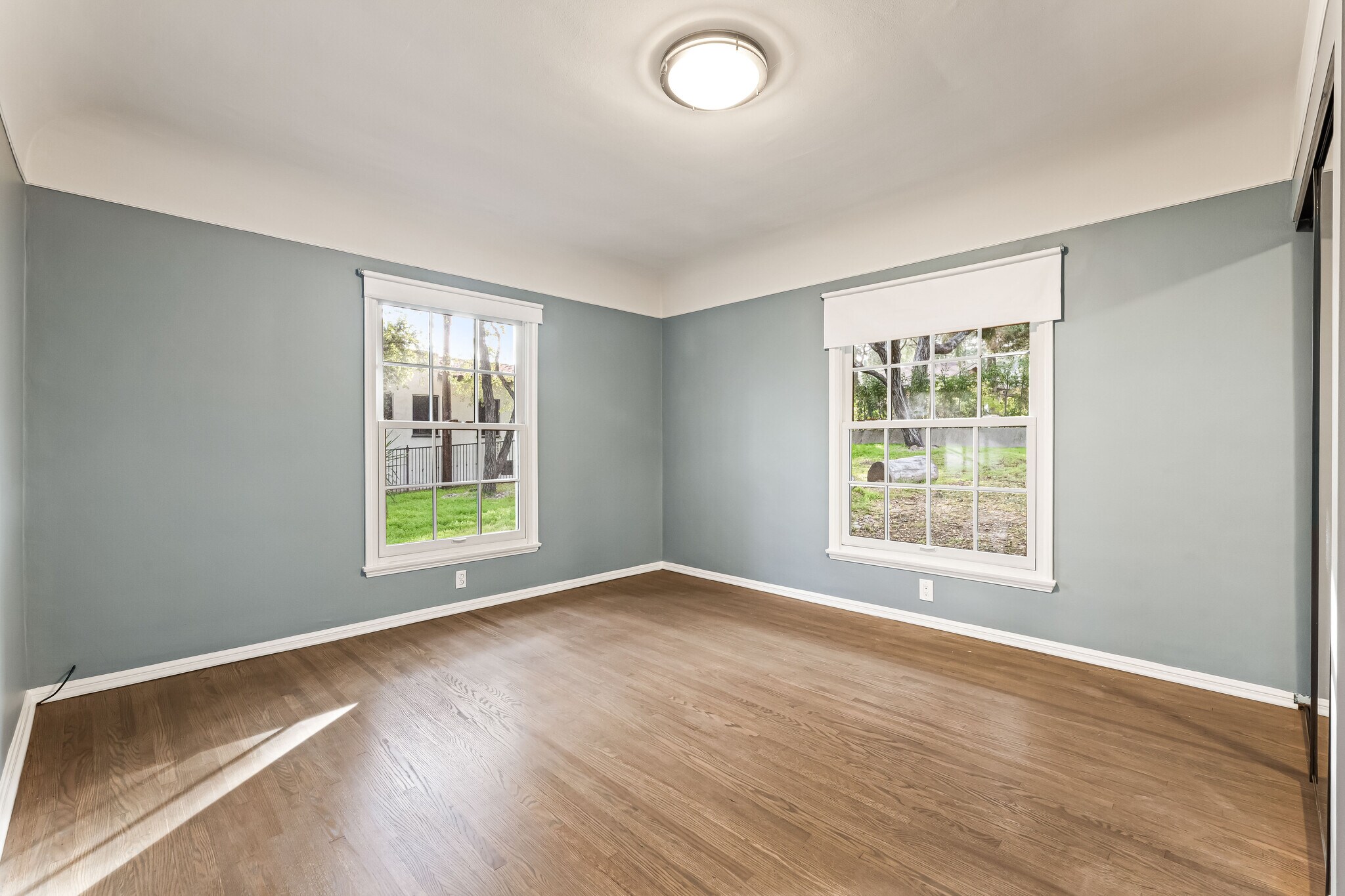 Building Photo - 2450 Hermosita Dr