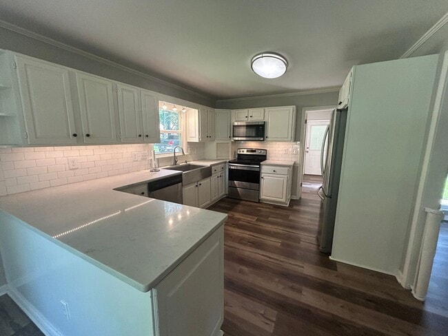 Building Photo - 40 Plainsfield Pl