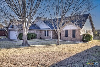 Building Photo - 3104 Red Oak Dr