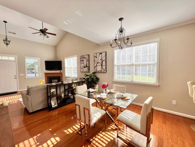 Building Photo - Beautiful 3BD, 2.5BA Raleigh Townhome in t...