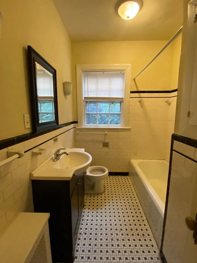 Building Photo - 4304 Bromley Ln