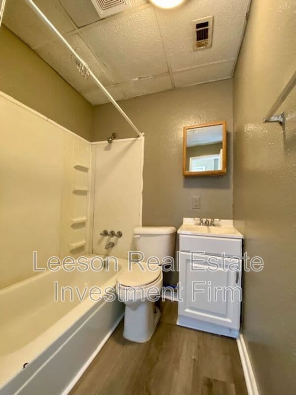 Building Photo - 426 Merrick St