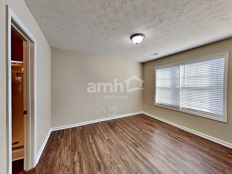 Building Photo - 501 Hawk Eye Ct