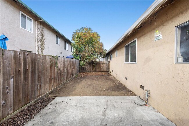 Building Photo - 267 Flint Ct