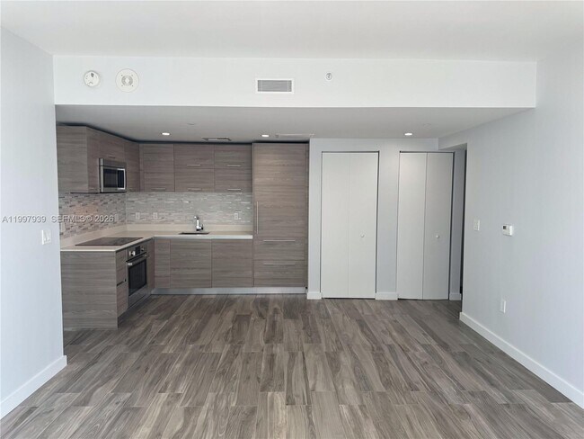 Building Photo - 1300 S Miami Ave