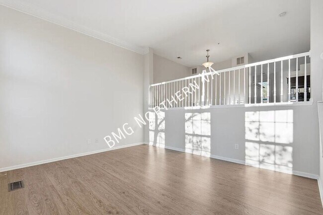 Building Photo - 1881 Crescent Park Dr