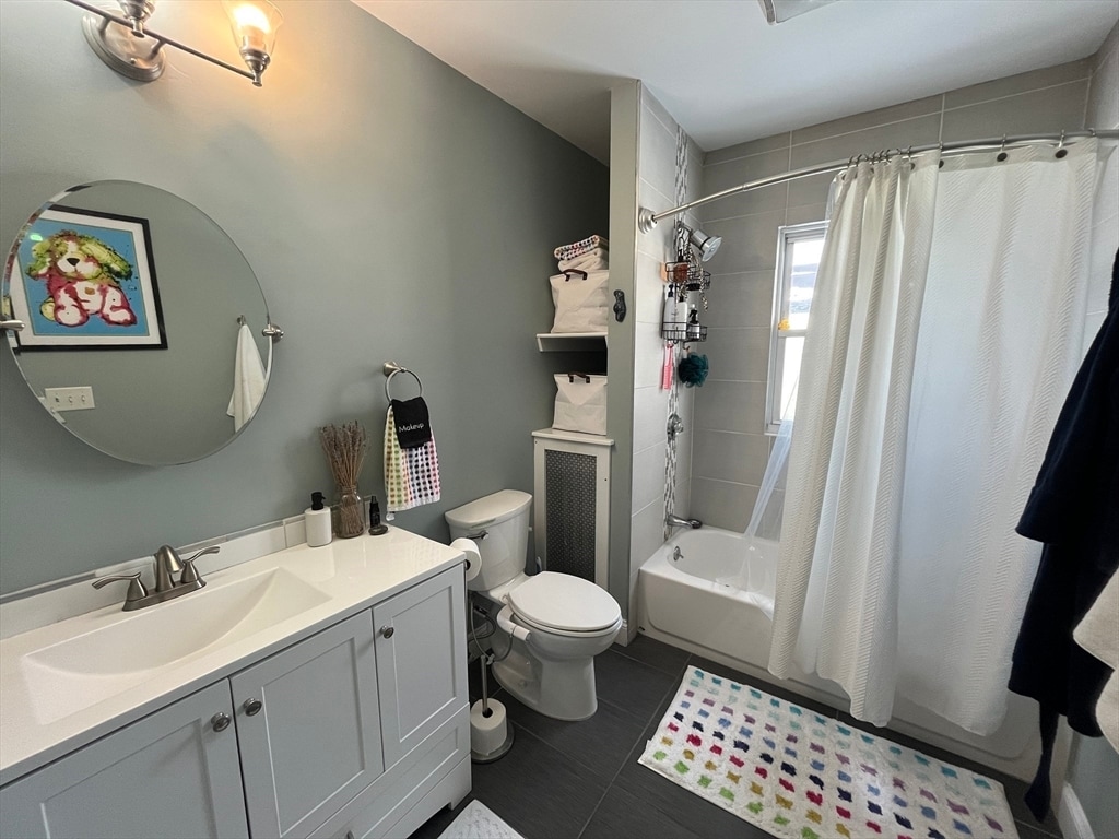 Building Photo - 32 Hautevale St