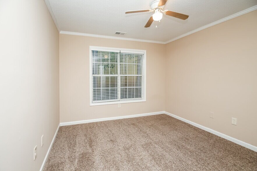Building Photo - 6857 Robinwood Trail