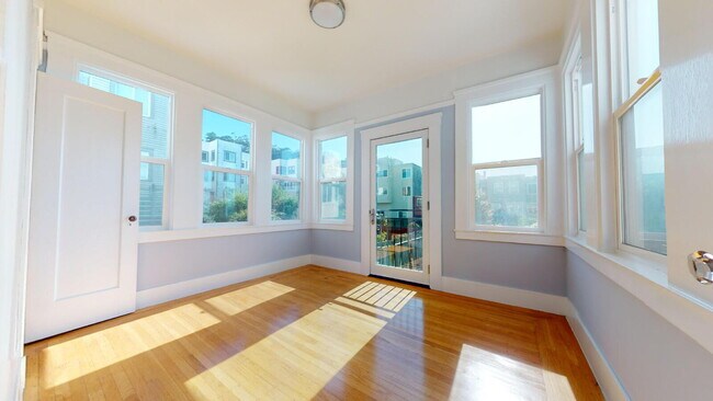 Building Photo - SPACIOUS  2BR + 1 BA WITH BONUS SUNROOM AND IN- UNIT LAUNDRY IN THE RICHMOND.