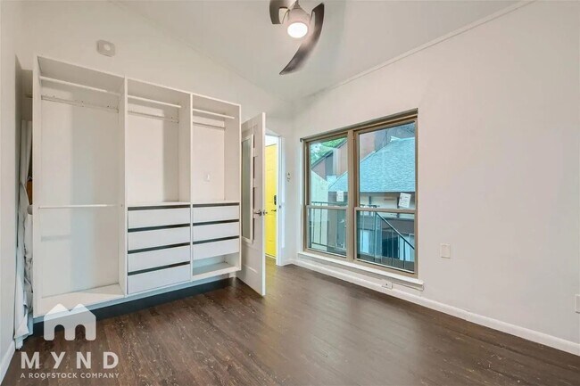Building Photo - 7152 Fair Oaks Ave