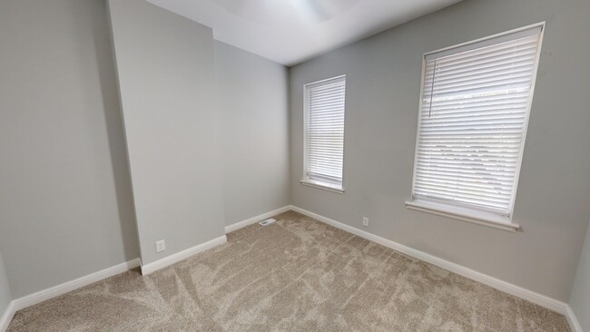 Building Photo - 1006 Geyer Ave