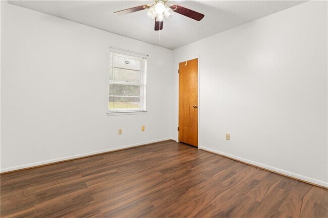 Building Photo - 11297 Old Moffat Rd