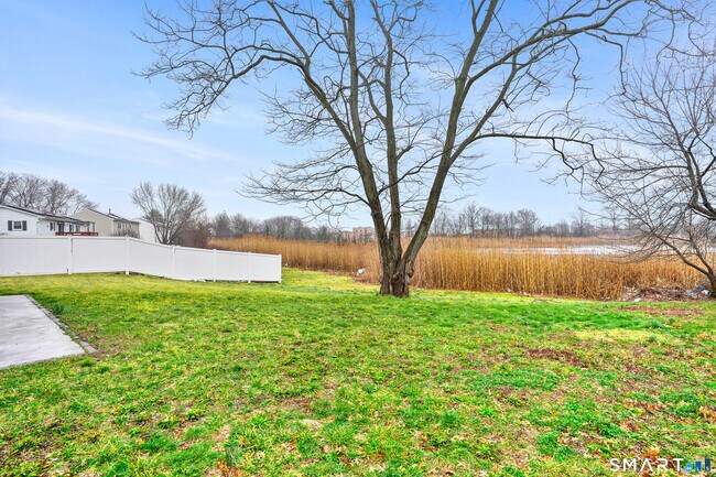 Building Photo - 1180 Main St