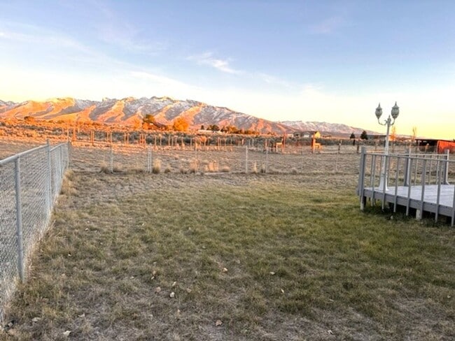 Building Photo - 3 bedroom 2 bath home in Spring Creek with a large shop