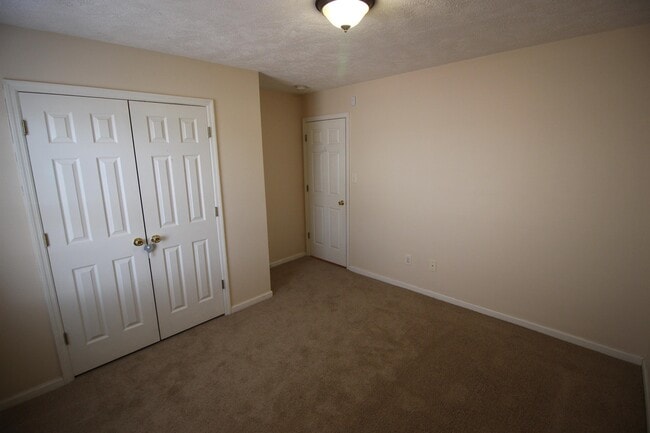 Building Photo - 7138 Summerlin Dr
