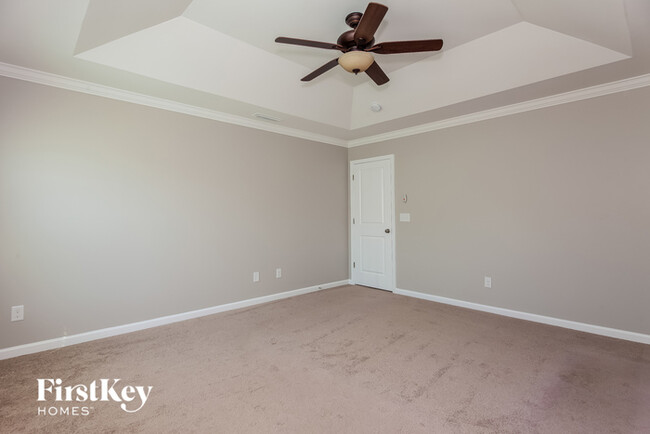 Building Photo - 8120 Dumphries Dr