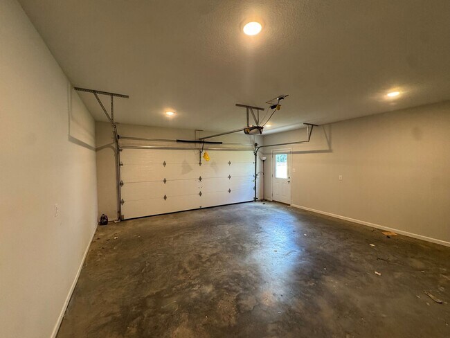 Building Photo - Modern Living on Myrtle Ridge Lane!