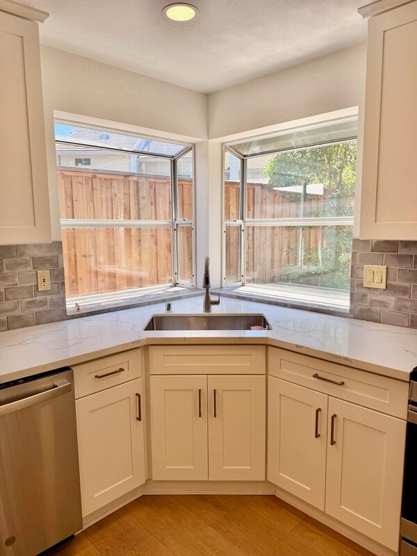 Building Photo - 5663 Montclair Cir