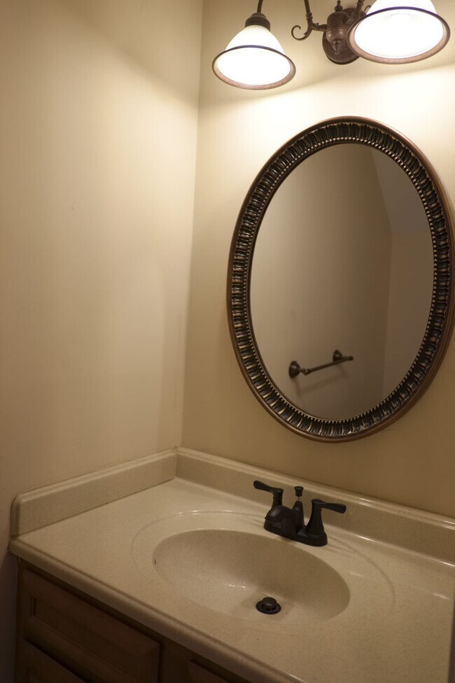 Building Photo - Charming 4 Bedroom/3 Bathroom Townhome in Mays Chapel-Chapelgate (Lutherville)