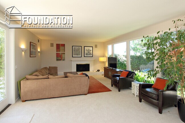 Building Photo - 133 Tiburon Blvd