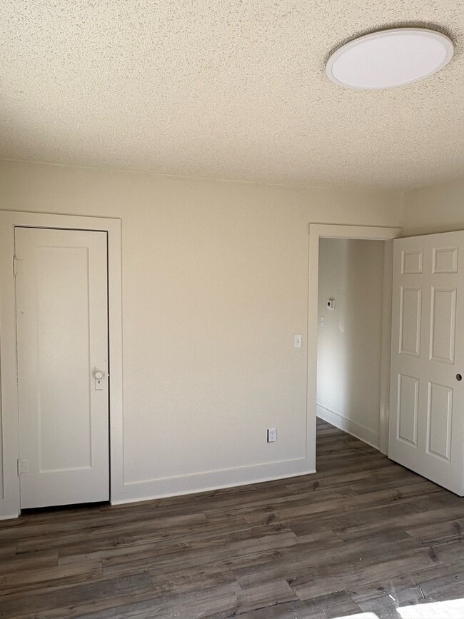 Building Photo - 1414 S 11th St