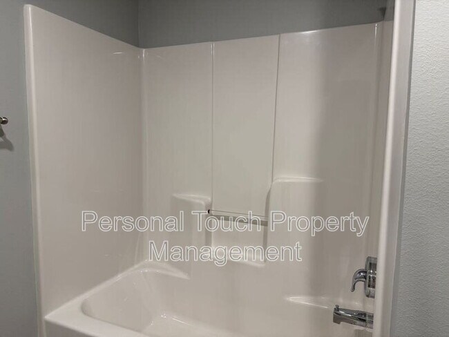 Building Photo - 808 7th Ave S