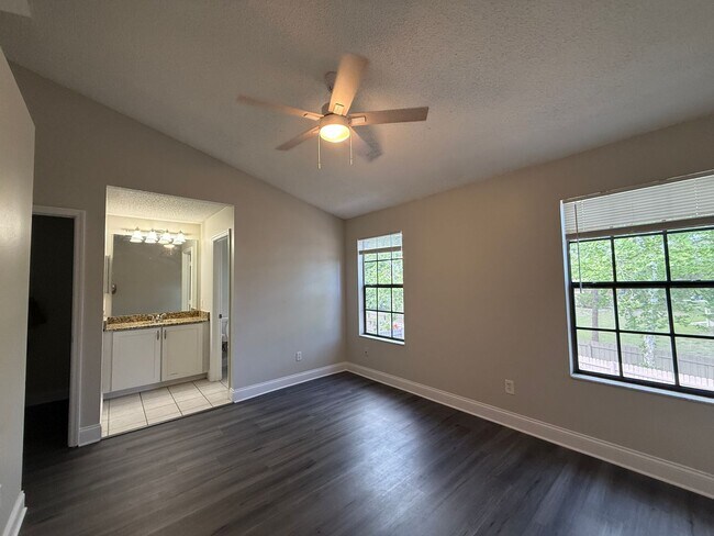 Building Photo - 2/2 Town Home in Casselberry