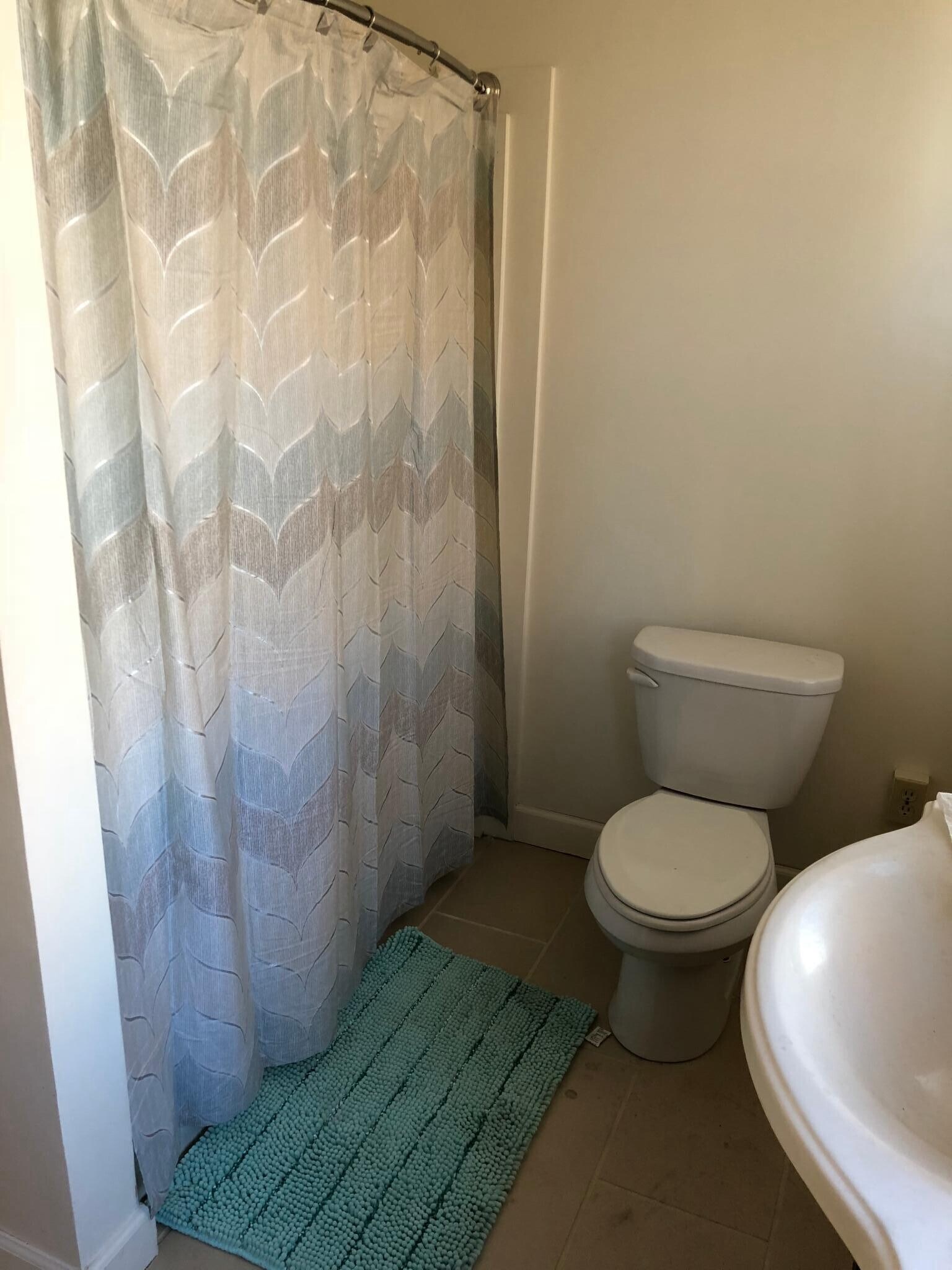 Building Photo - 185 1/2 Home St