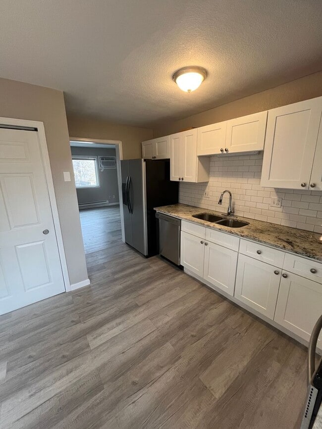 Building Photo - For Rent – Beautifully Remodeled 2-Bedroom Unit in Denver