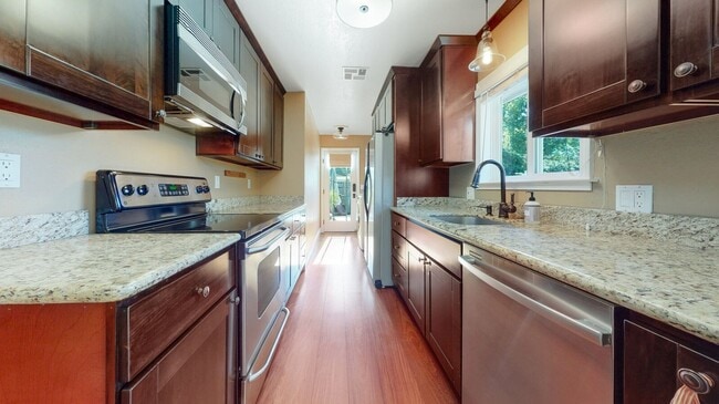 Building Photo - Charming Cottage Home In Central Redwood City - 3D Tour