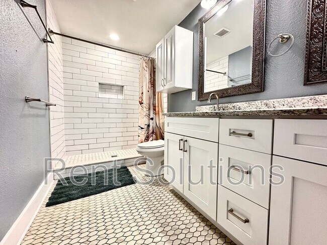 Building Photo - 5701 12th Ave S